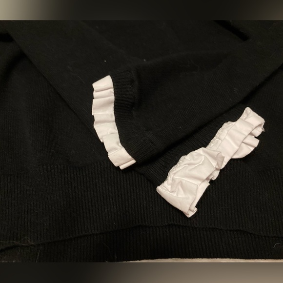 👚(bundle 4 items w/👚for $16) Black sweater - Picture 6 of 7